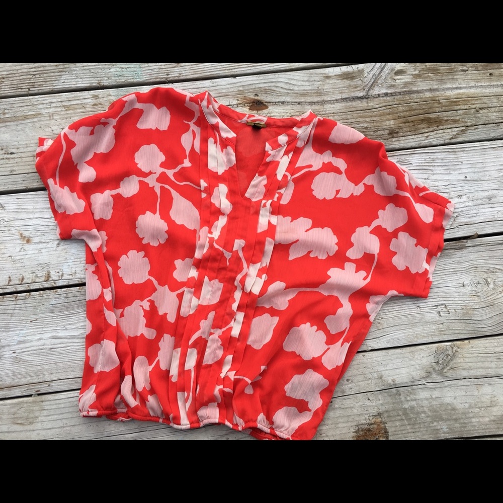 Beautiful and vibrant Dana Buchanan blouse!
